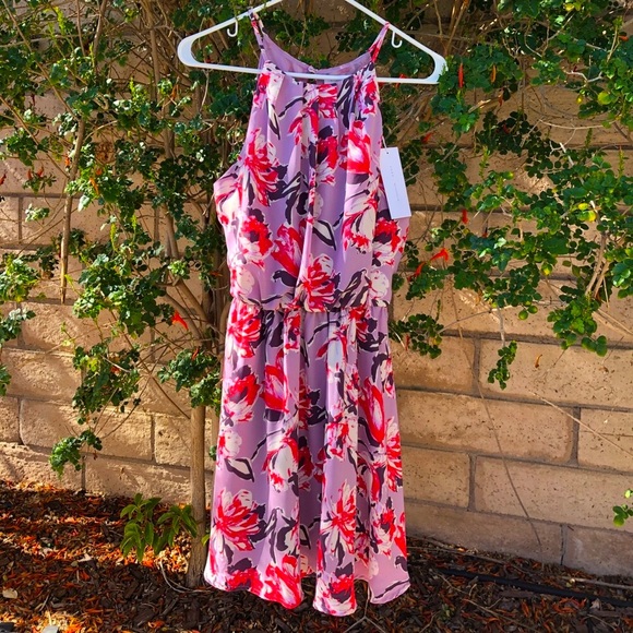 Ultra Feminine Floral Dress 👗 Sexy Slit Makes You Lovely Coming & Going 🤩NWOT - Picture 2 of 3